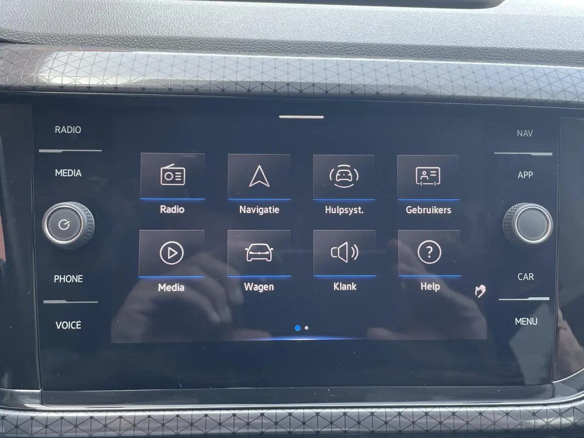 1.0 TSI 110pk DSG Style Navigatie Apple Carplay / Android Auto Camera Parkeer sensoren Dab Winterpakket Digitale Cockpit