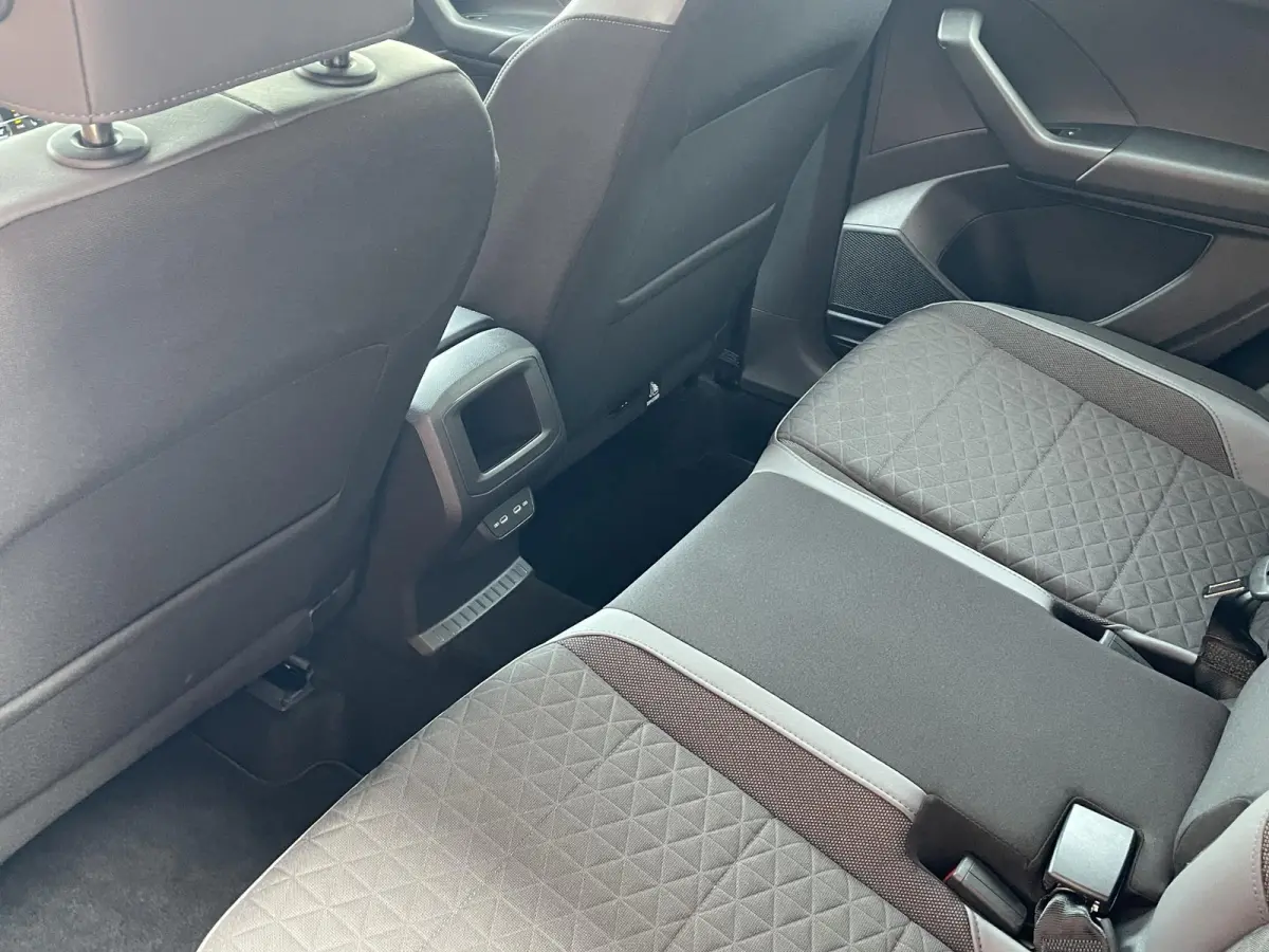 1.0 TSI 110pk DSG Style Navigatie Apple Carplay / Android Auto Camera Parkeer sensoren Dab Winterpakket Digitale Cockpit