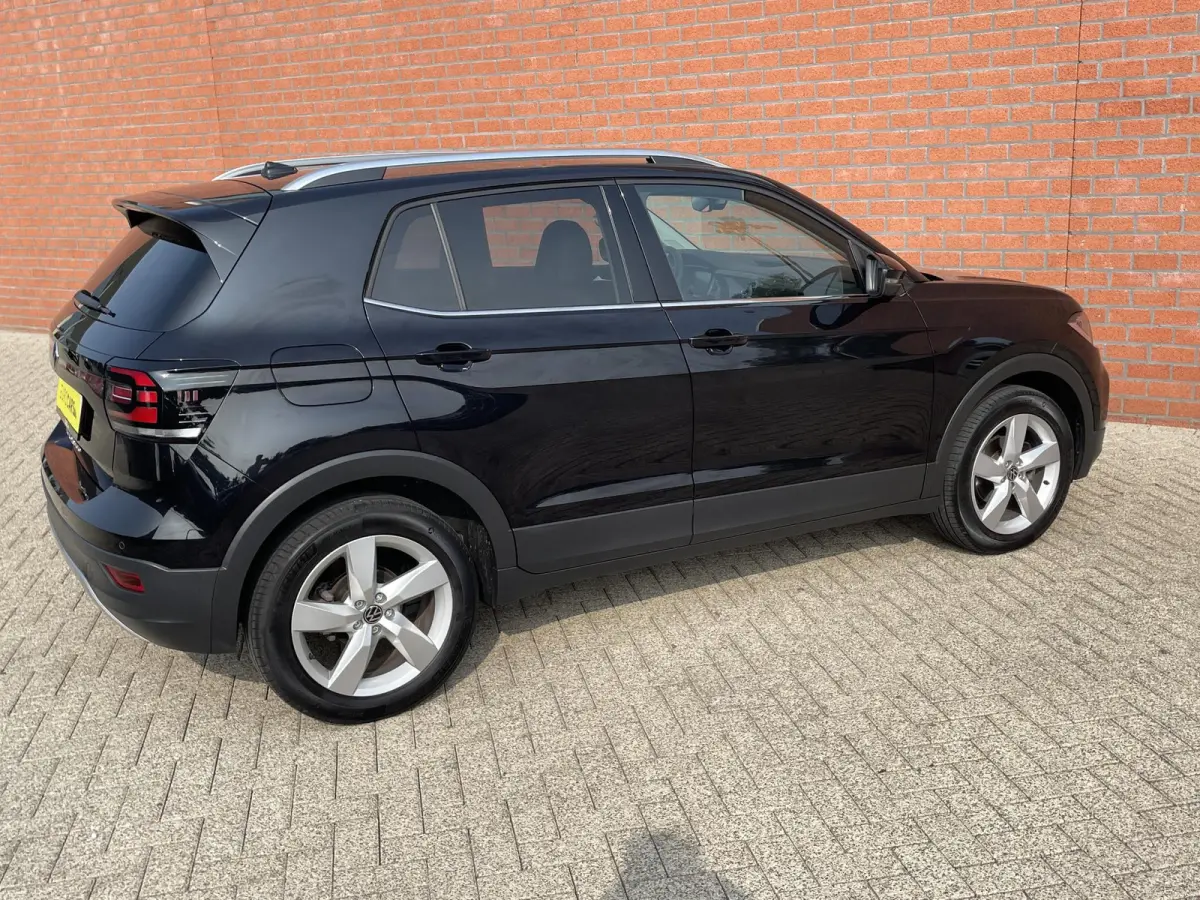 1.0 TSI 110pk DSG Style Navigatie Apple Carplay / Android Auto Camera Parkeer sensoren Dab Winterpakket Digitale Cockpit