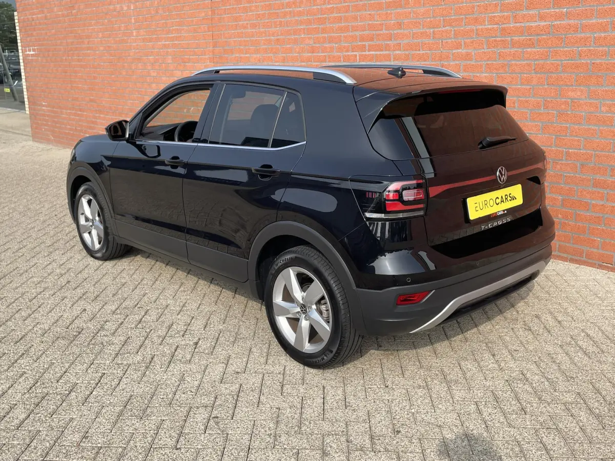 1.0 TSI 110pk DSG Style Navigatie Apple Carplay / Android Auto Camera Parkeer sensoren Dab Winterpakket Digitale Cockpit