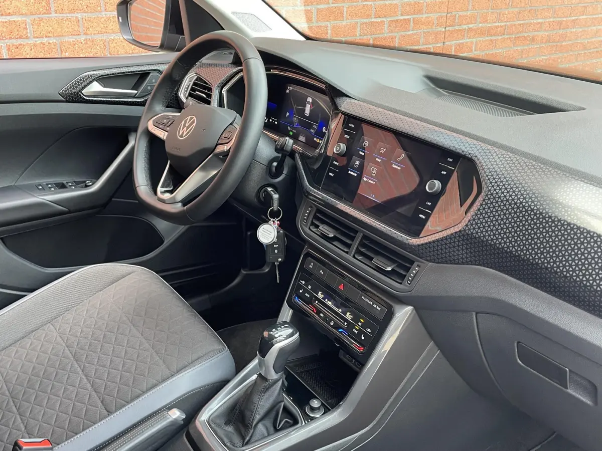 1.0 TSI 110pk DSG Style Navigatie Apple Carplay / Android Auto Camera Parkeer sensoren Dab Winterpakket Digitale Cockpit