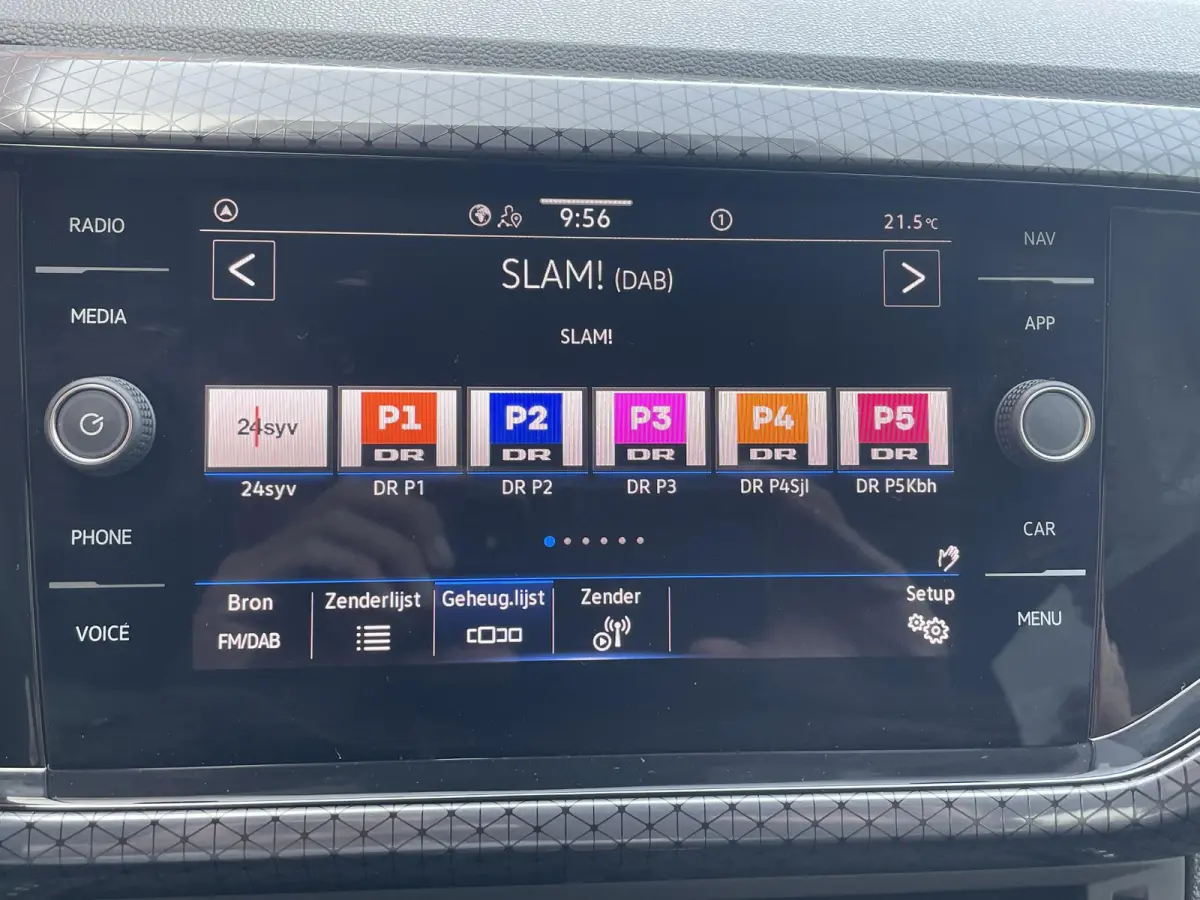 1.0 TSI 110pk DSG Style Navigatie Apple Carplay / Android Auto Camera Parkeer sensoren Dab Winterpakket Digitale Cockpit