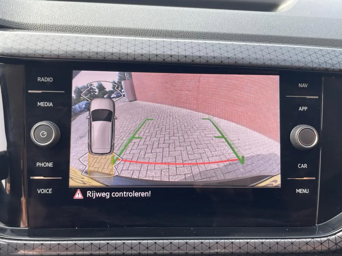 1.0 TSI 110pk DSG Style Navigatie Apple Carplay / Android Auto Camera Parkeer sensoren Dab Winterpakket Digitale Cockpit