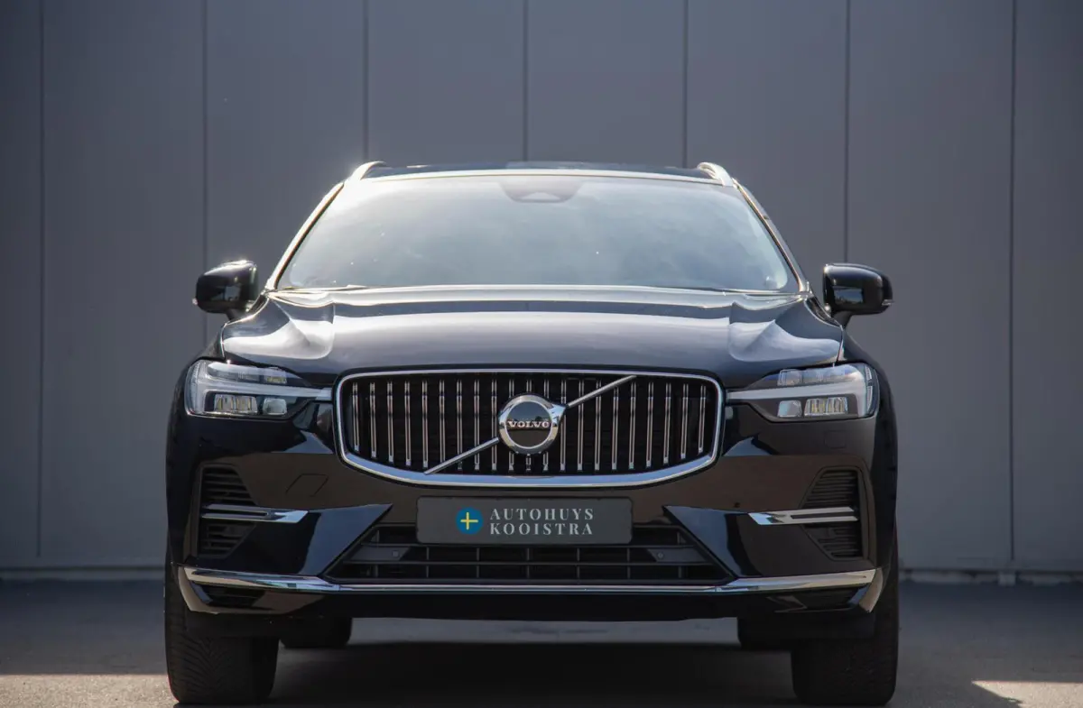 2.0 T6 Plug-in hybrid AWD Core Bright Panorama|Leder