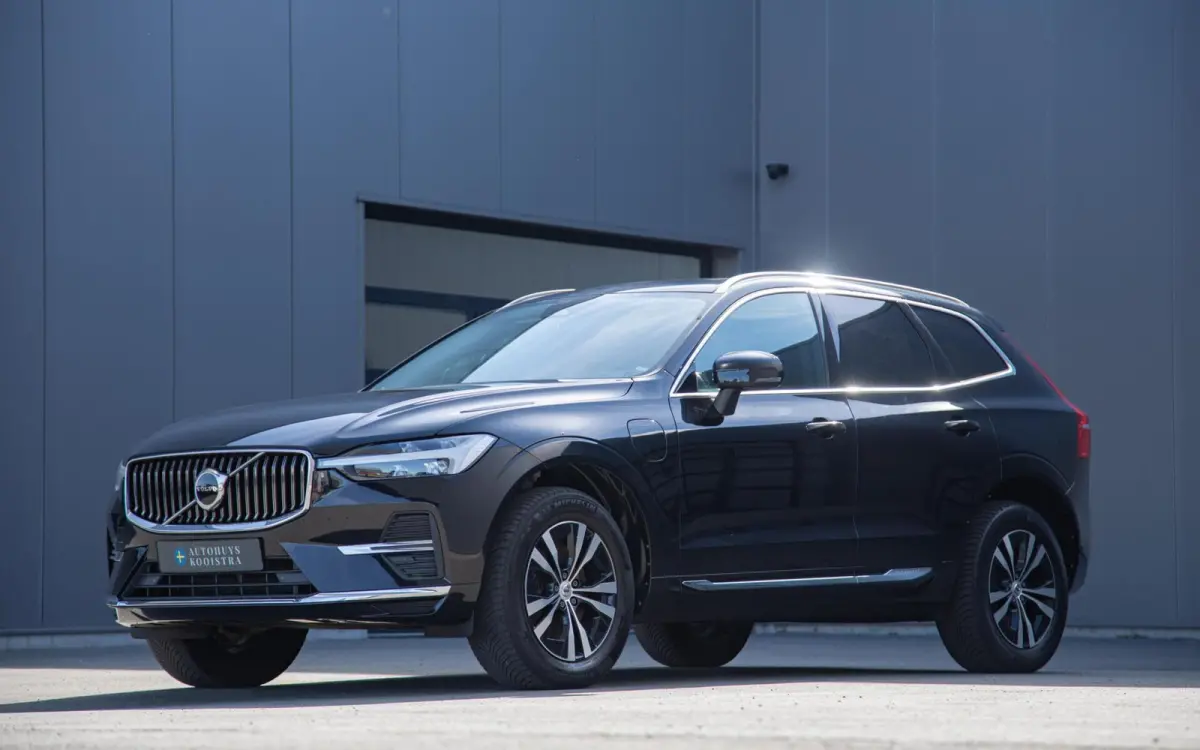 2.0 T6 Plug-in hybrid AWD Core Bright Panorama|Leder