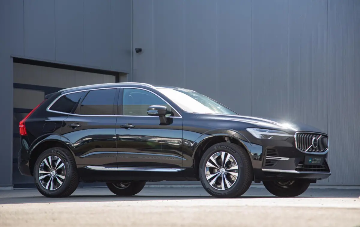 2.0 T6 Plug-in hybrid AWD Core Bright Panorama|Leder