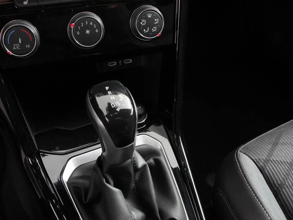 1.5 TSI 150pk DSG R-Line Navigatie Apple Carplay/Android Auto Parkeersensoren Camera Adaptive Cruise Control Dab Digitale Cockpit