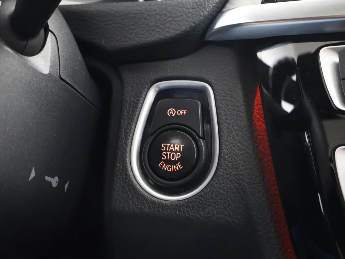 320i 184 PK M-SPORT AUT. HIGH EXECUTIVE+ SCHUIFDAK | HEAD-UP | STOELVERW. | LED | DAB | LEDER