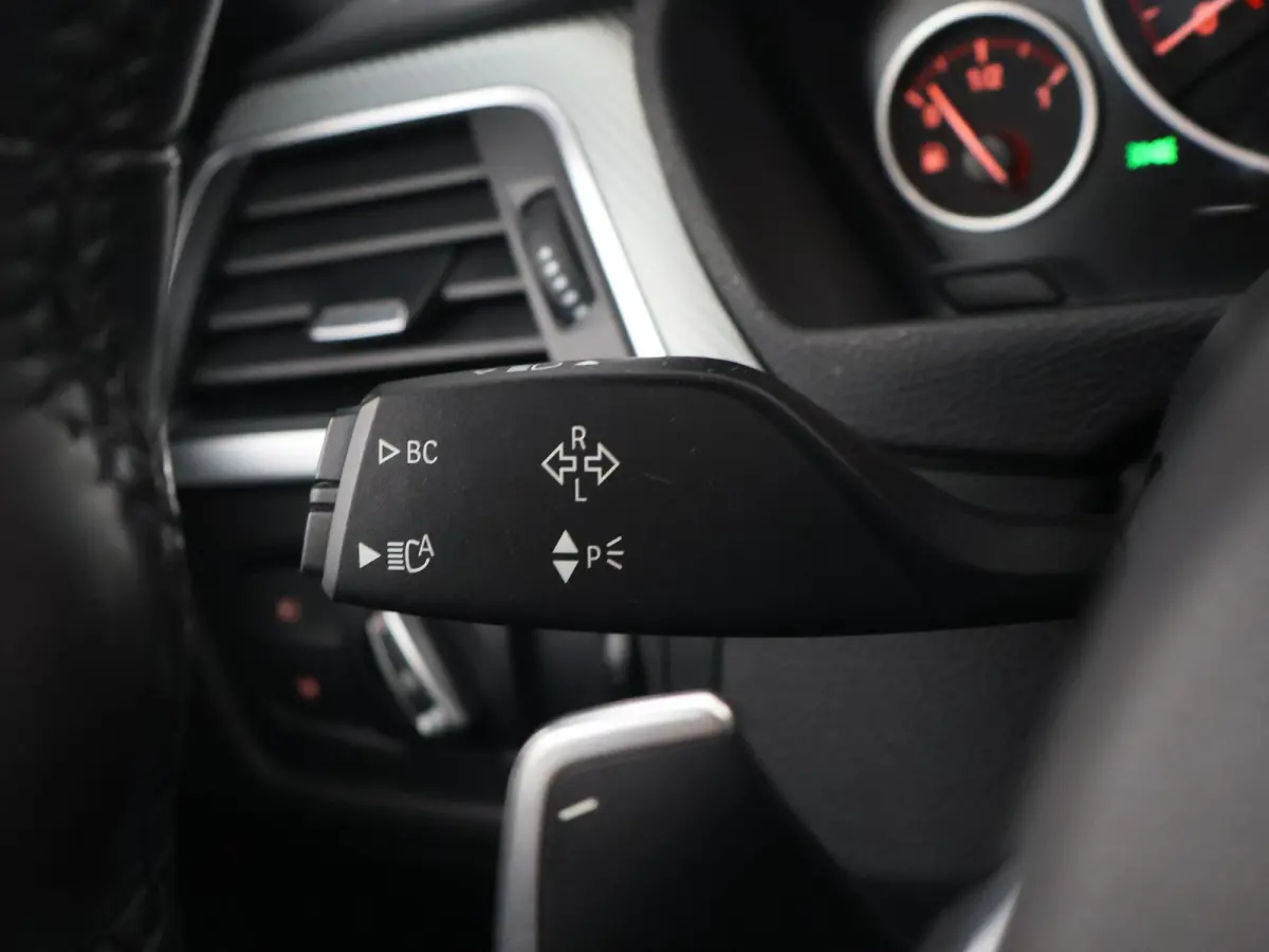320i 184 PK M-SPORT AUT. HIGH EXECUTIVE+ SCHUIFDAK | HEAD-UP | STOELVERW. | LED | DAB | LEDER