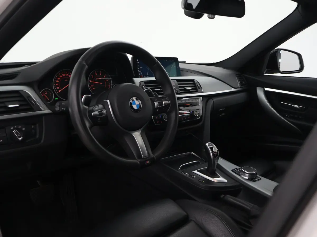320i 184 PK M-SPORT AUT. HIGH EXECUTIVE+ SCHUIFDAK | HEAD-UP | STOELVERW. | LED | DAB | LEDER