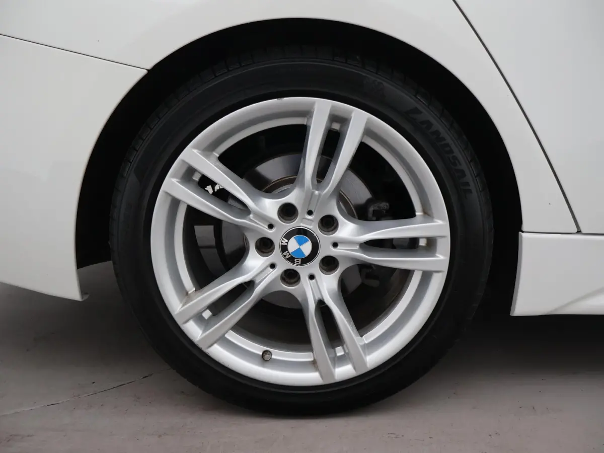 320i 184 PK M-SPORT AUT. HIGH EXECUTIVE+ SCHUIFDAK | HEAD-UP | STOELVERW. | LED | DAB | LEDER