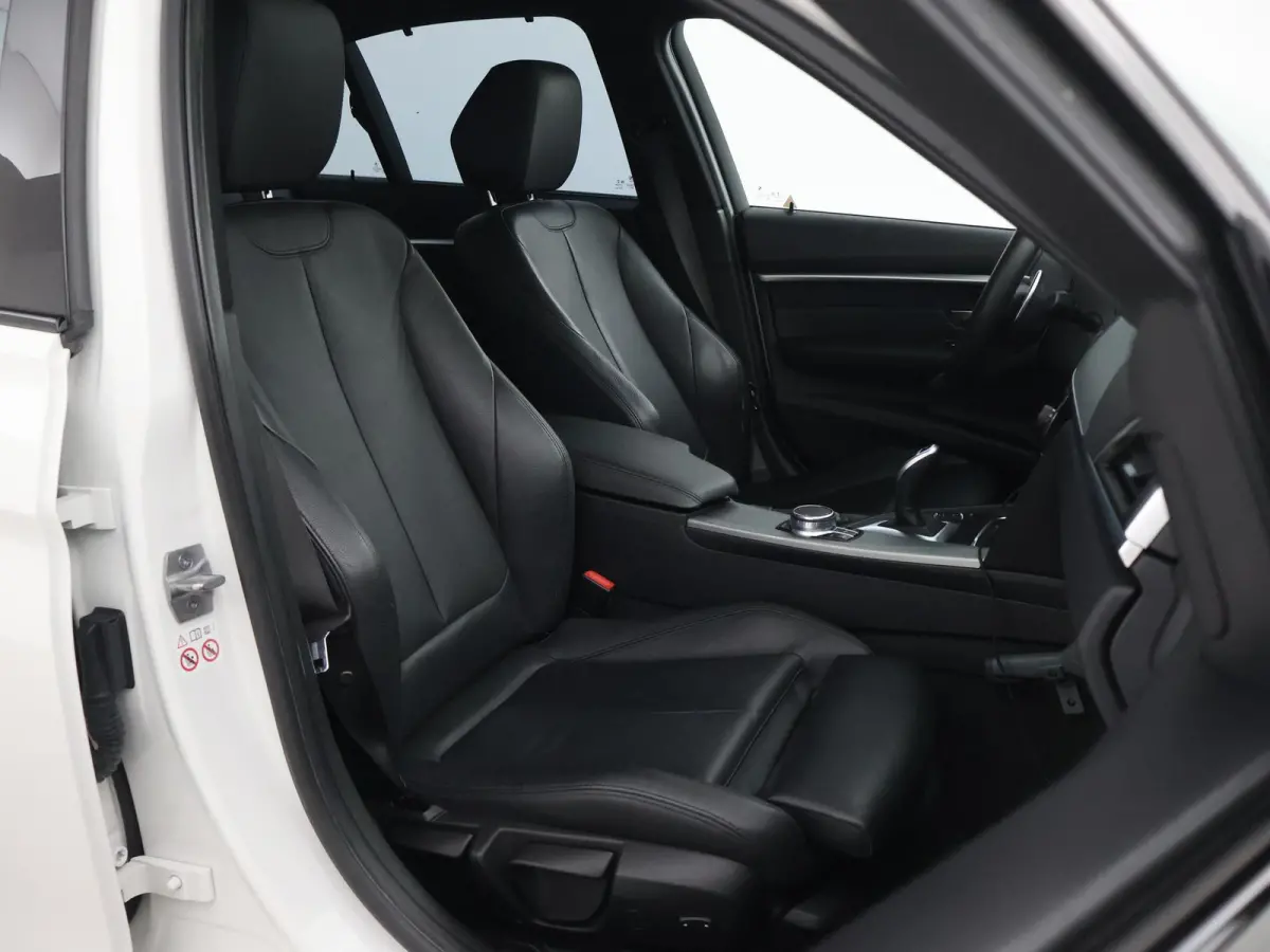 320i 184 PK M-SPORT AUT. HIGH EXECUTIVE+ SCHUIFDAK | HEAD-UP | STOELVERW. | LED | DAB | LEDER