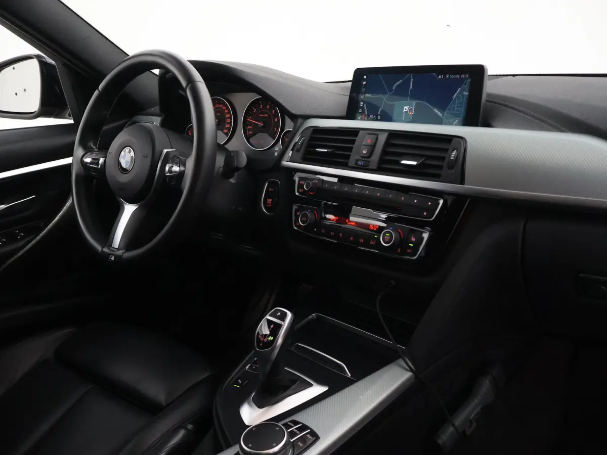 320i 184 PK M-SPORT AUT. HIGH EXECUTIVE+ SCHUIFDAK | HEAD-UP | STOELVERW. | LED | DAB | LEDER