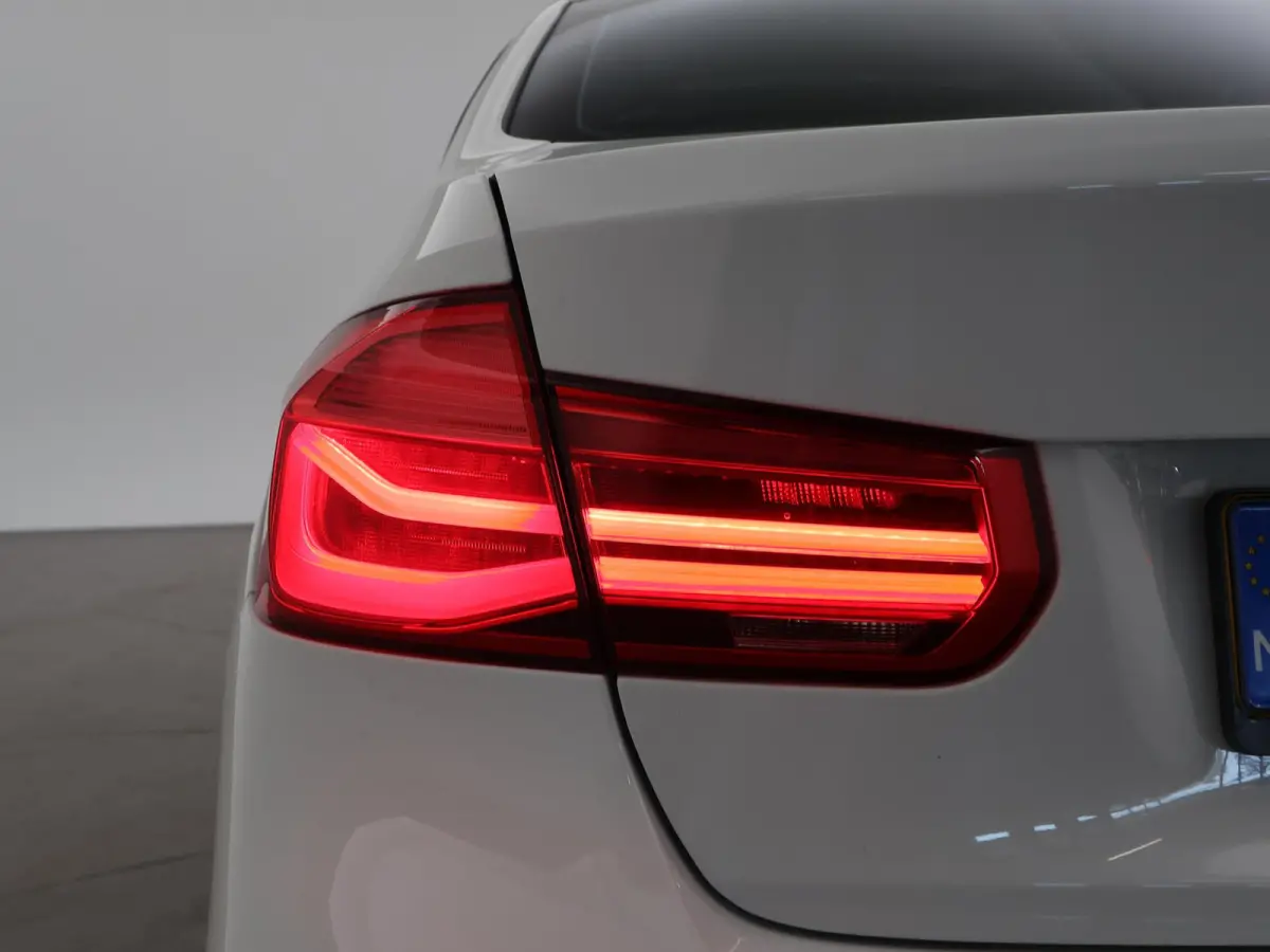 320i 184 PK M-SPORT AUT. HIGH EXECUTIVE+ SCHUIFDAK | HEAD-UP | STOELVERW. | LED | DAB | LEDER