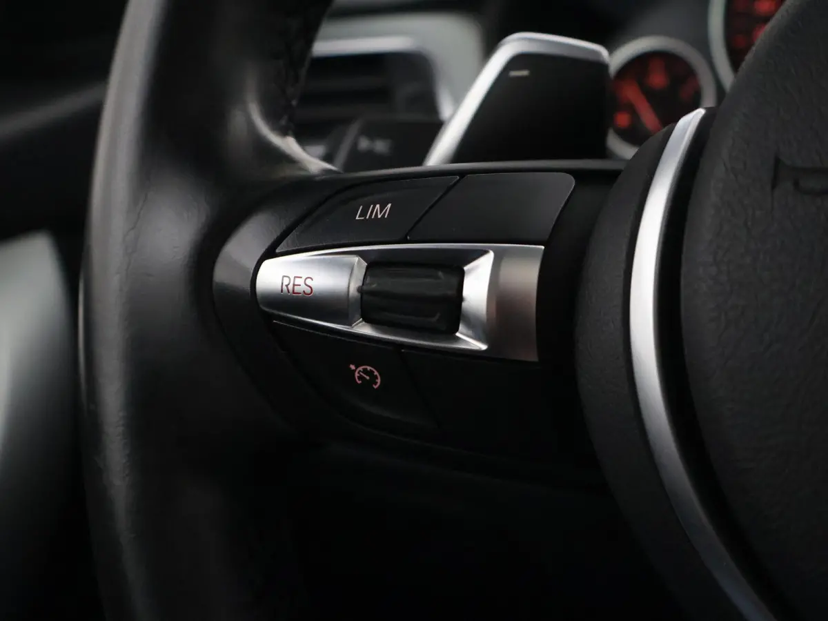 320i 184 PK M-SPORT AUT. HIGH EXECUTIVE+ SCHUIFDAK | HEAD-UP | STOELVERW. | LED | DAB | LEDER