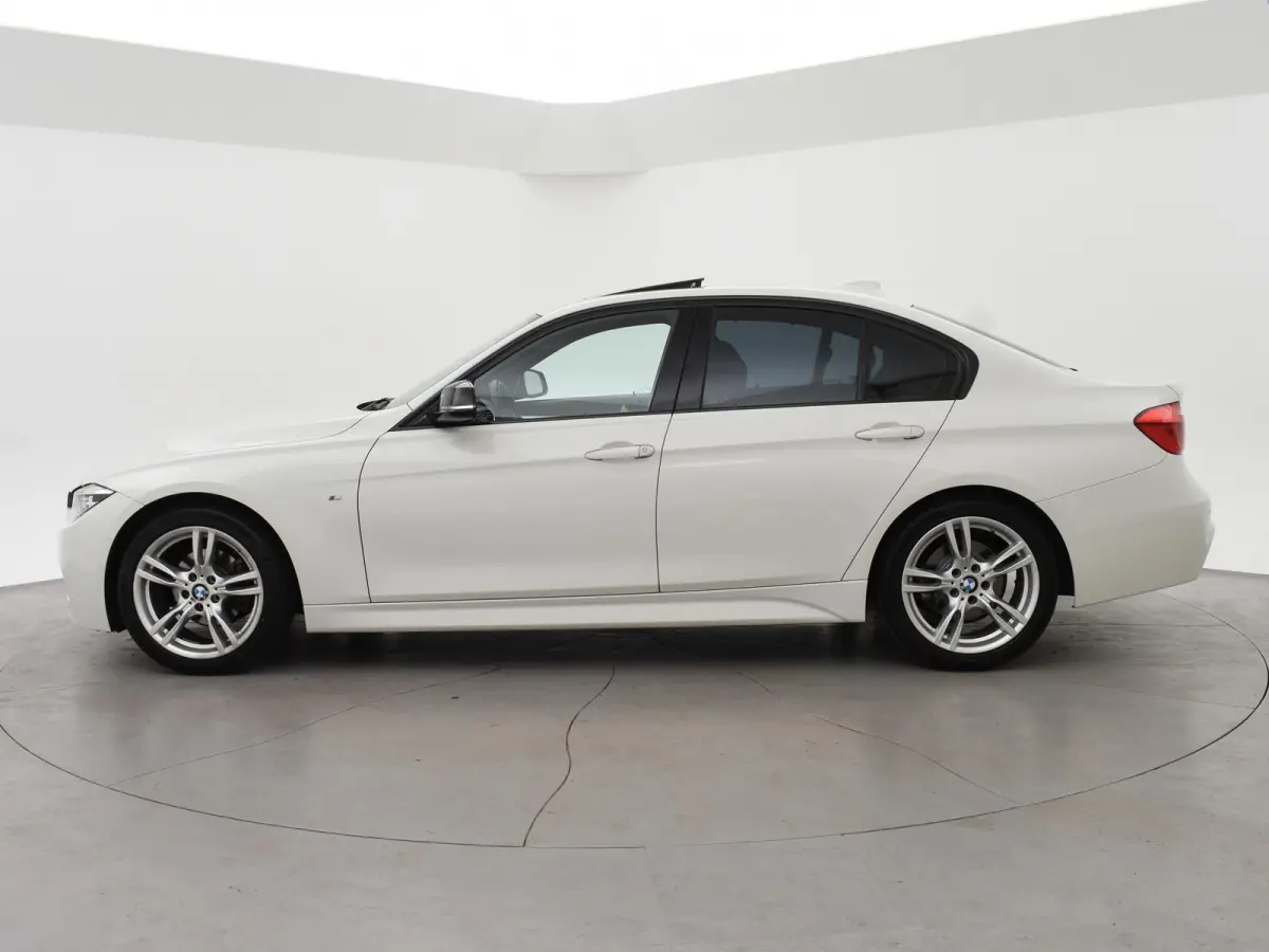 320i 184 PK M-SPORT AUT. HIGH EXECUTIVE+ SCHUIFDAK | HEAD-UP | STOELVERW. | LED | DAB | LEDER
