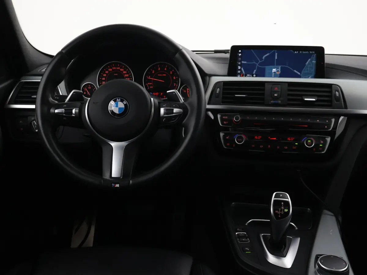 320i 184 PK M-SPORT AUT. HIGH EXECUTIVE+ SCHUIFDAK | HEAD-UP | STOELVERW. | LED | DAB | LEDER
