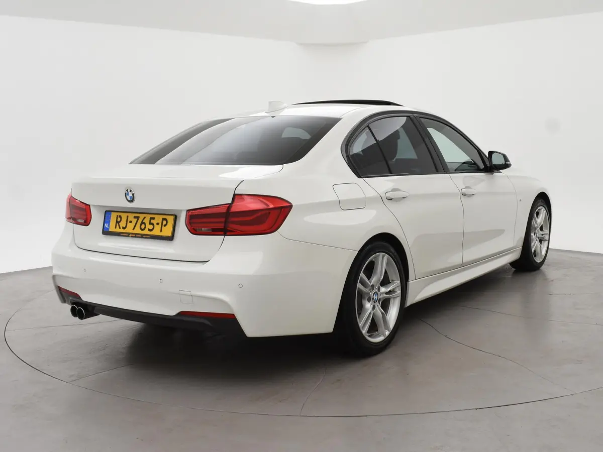 320i 184 PK M-SPORT AUT. HIGH EXECUTIVE+ SCHUIFDAK | HEAD-UP | STOELVERW. | LED | DAB | LEDER