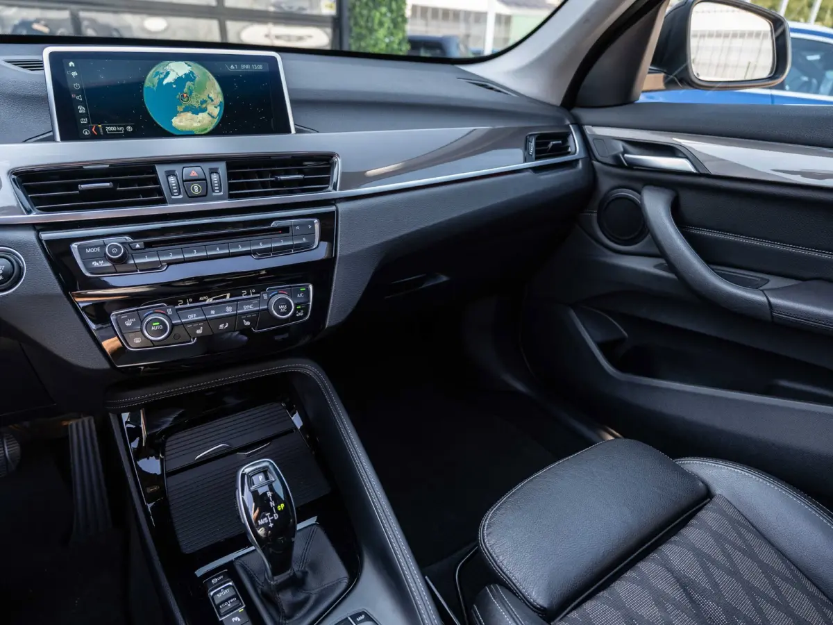 SDrive18i High Executive | X-Line | Pano | HUD | Dealer Ond.