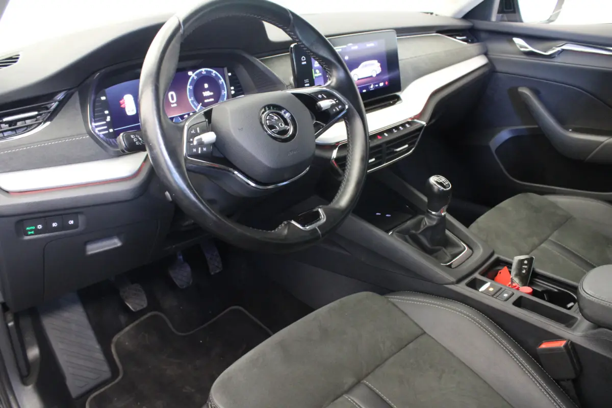 1.0 TSI Business Edition Plus |Navi|Trekhaak|Stoelverw.|