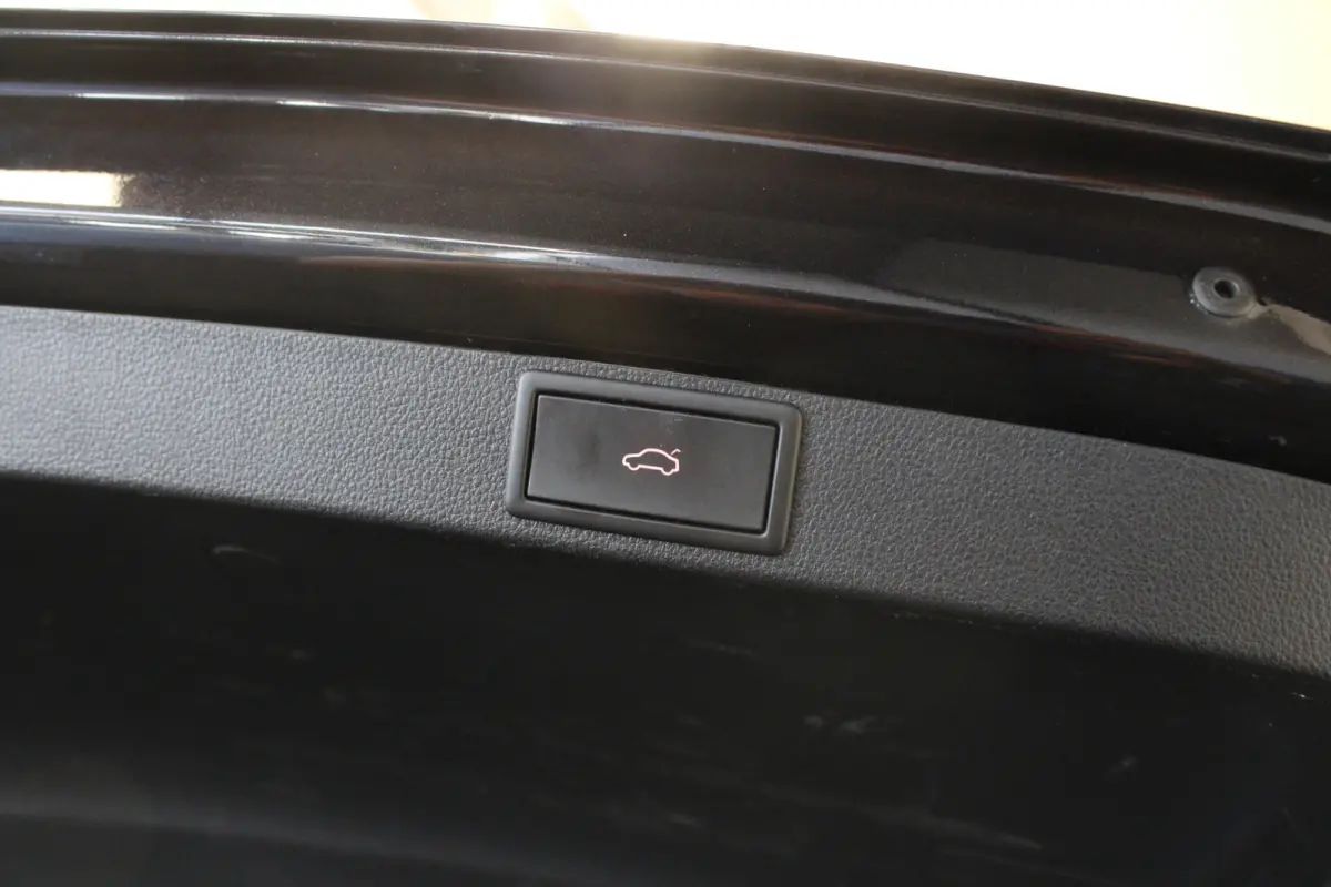 1.0 TSI Business Edition Plus |Navi|Trekhaak|Stoelverw.|