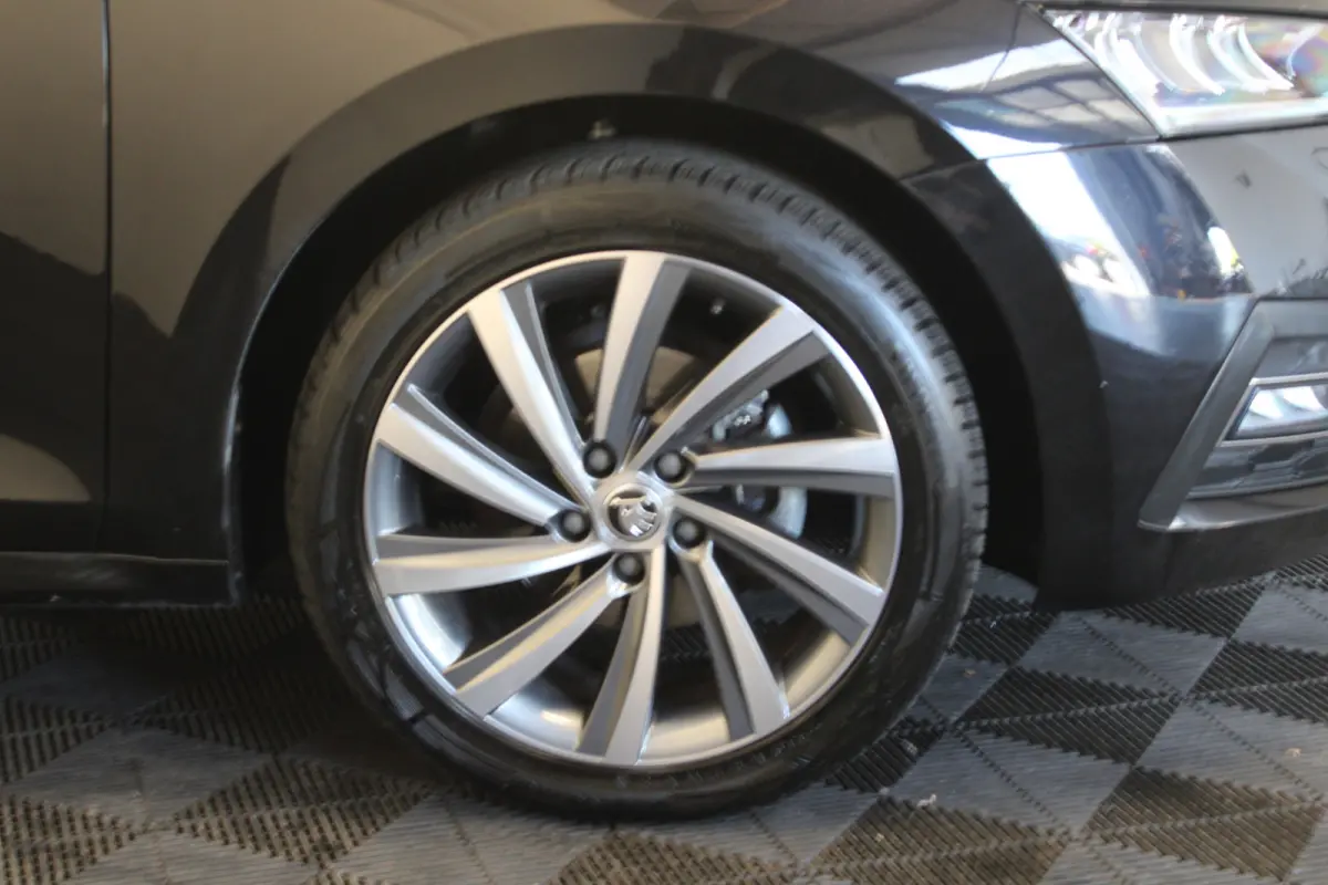 1.0 TSI Business Edition Plus |Navi|Trekhaak|Stoelverw.|
