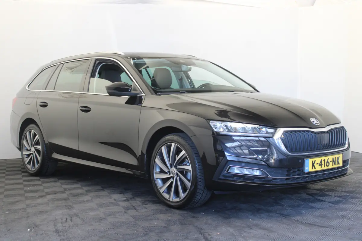 1.0 TSI Business Edition Plus |Navi|Trekhaak|Stoelverw.|