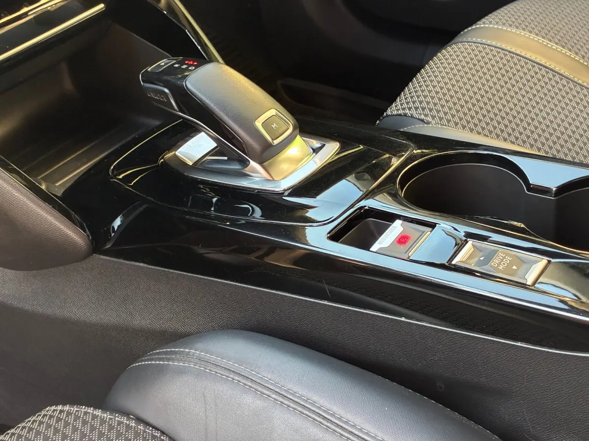 1.2 PureTech GT-Line|1e Eigenaar|Automaat|D-riem v.v.|Camera|Navigatie|CruiseControl|Climatronic|NAP|