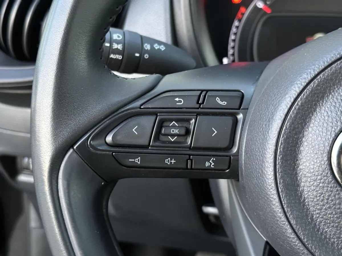 1.0 VVT-i MT Play carplay, nieuwe apk!