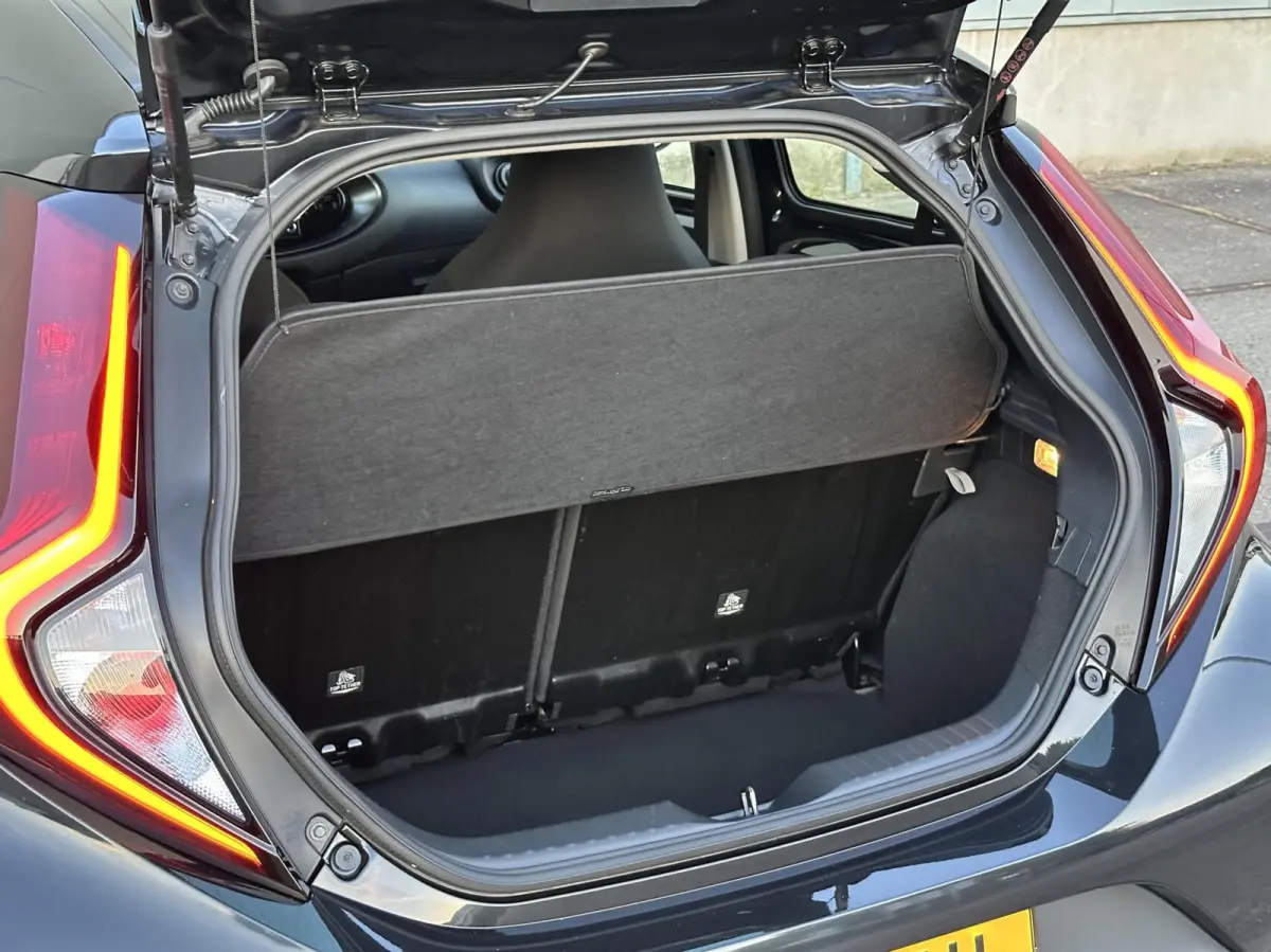 1.0 VVT-i MT Play carplay, nieuwe apk!