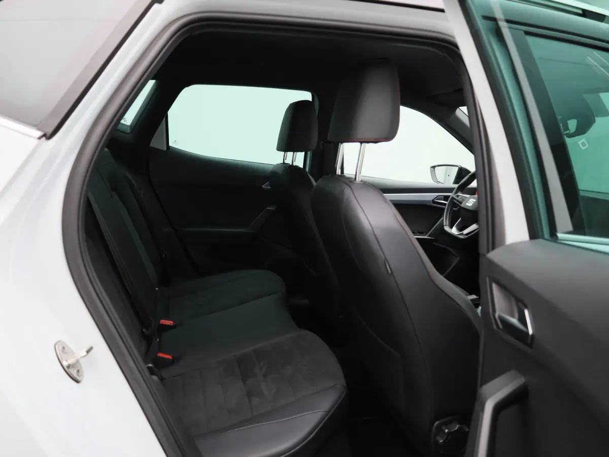 1.0 TSI FR Business Intense | ACHTERUITRIJCAMERA | STOELVERWARMING | APPLE CARPLAY - ANDROID AUTO | CLIMATE CONTROL | TREKHAAK |