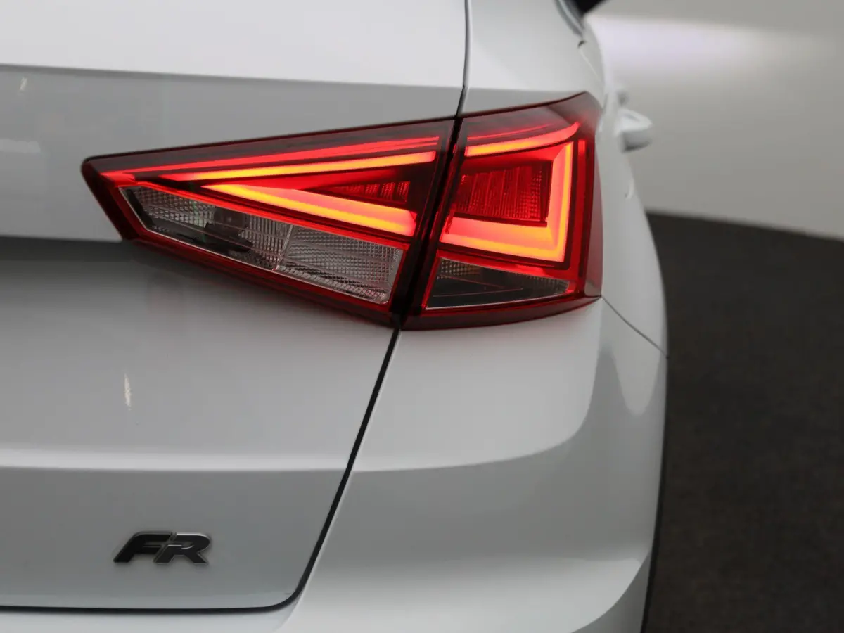 1.0 TSI FR Business Intense | ACHTERUITRIJCAMERA | STOELVERWARMING | APPLE CARPLAY - ANDROID AUTO | CLIMATE CONTROL | TREKHAAK |