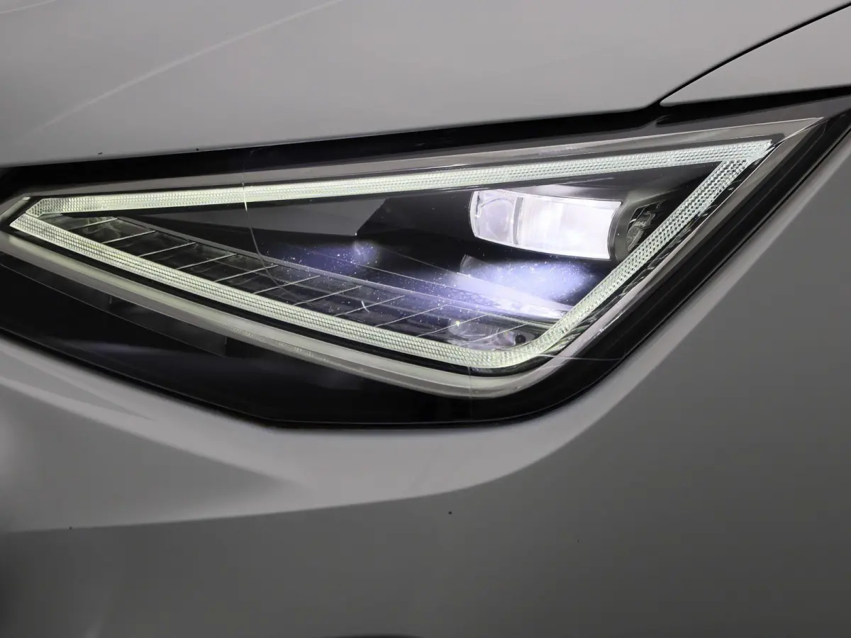 1.0 TSI FR Business Intense | ACHTERUITRIJCAMERA | STOELVERWARMING | APPLE CARPLAY - ANDROID AUTO | CLIMATE CONTROL | TREKHAAK |