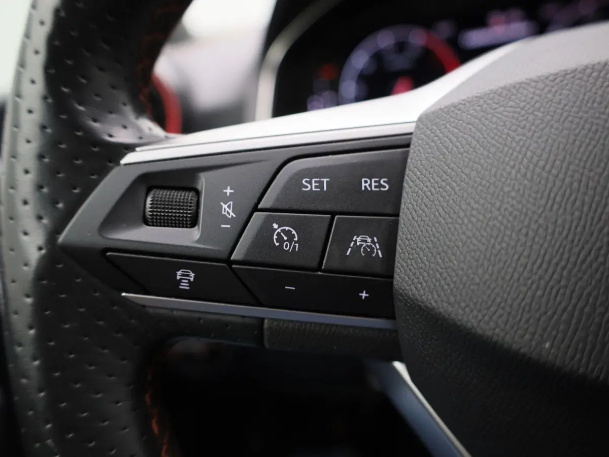 1.0 TSI FR Business Intense | ACHTERUITRIJCAMERA | STOELVERWARMING | APPLE CARPLAY - ANDROID AUTO | CLIMATE CONTROL | TREKHAAK |