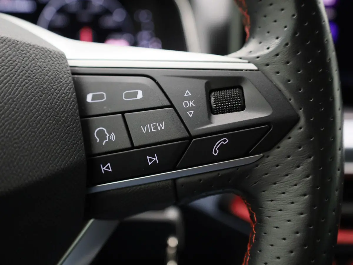 1.0 TSI FR Business Intense | ACHTERUITRIJCAMERA | STOELVERWARMING | APPLE CARPLAY - ANDROID AUTO | CLIMATE CONTROL | TREKHAAK |