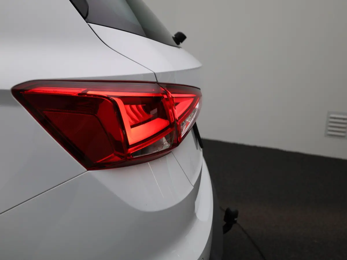 1.0 TSI FR Business Intense | ACHTERUITRIJCAMERA | STOELVERWARMING | APPLE CARPLAY - ANDROID AUTO | CLIMATE CONTROL | TREKHAAK |
