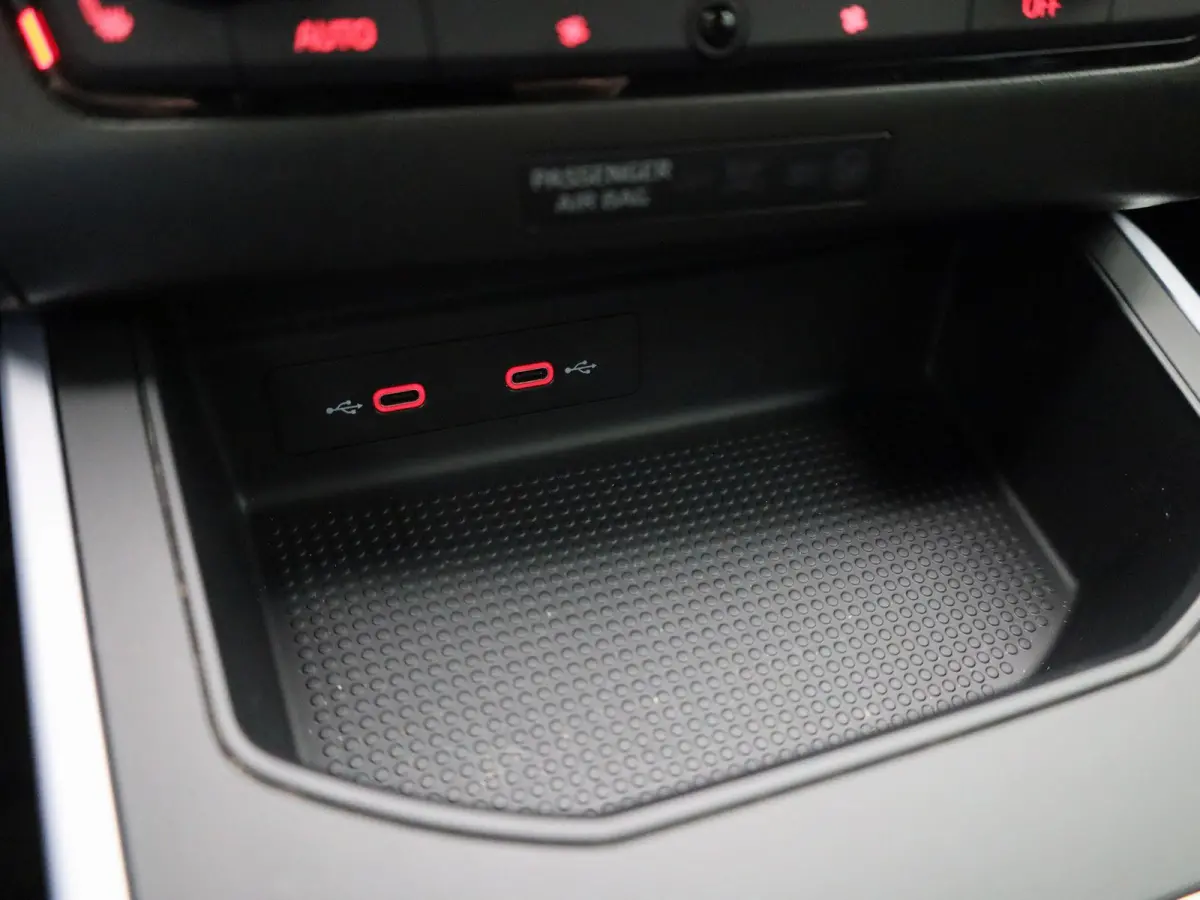 1.0 TSI FR Business Intense | ACHTERUITRIJCAMERA | STOELVERWARMING | APPLE CARPLAY - ANDROID AUTO | CLIMATE CONTROL | TREKHAAK |