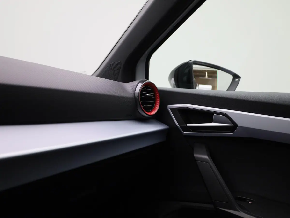 1.0 TSI FR Business Intense | ACHTERUITRIJCAMERA | STOELVERWARMING | APPLE CARPLAY - ANDROID AUTO | CLIMATE CONTROL | TREKHAAK |