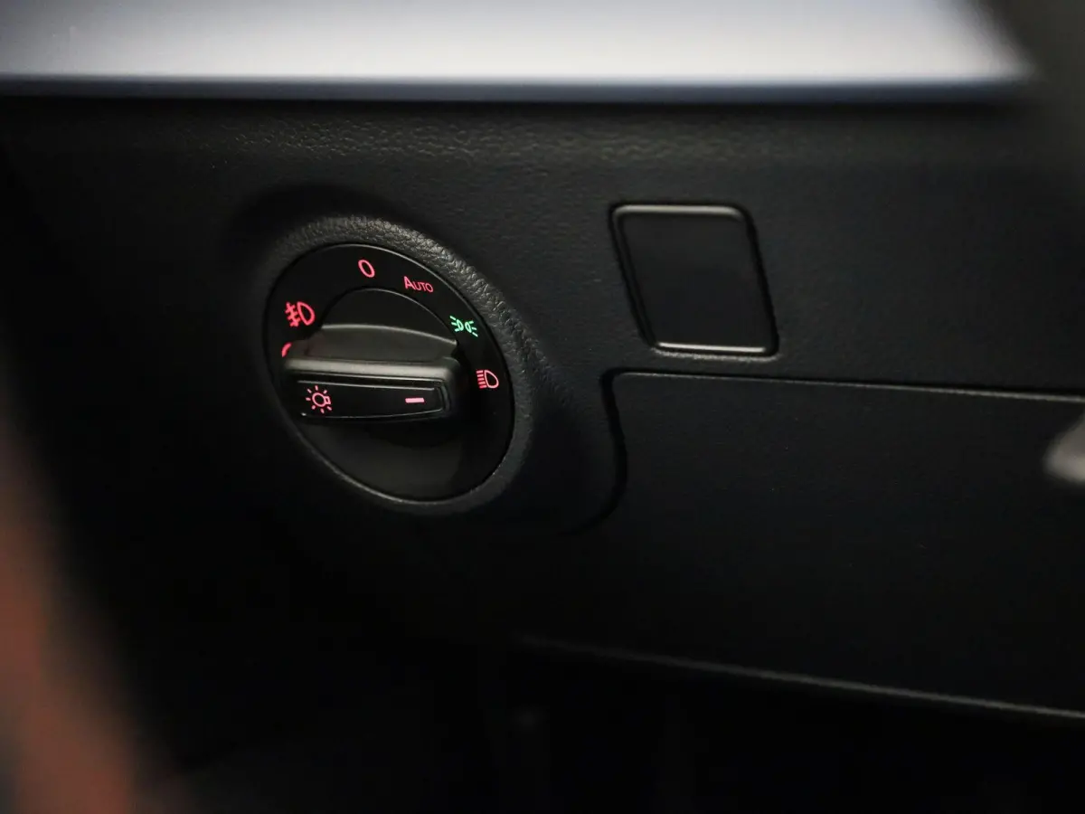 1.0 TSI FR Business Intense | ACHTERUITRIJCAMERA | STOELVERWARMING | APPLE CARPLAY - ANDROID AUTO | CLIMATE CONTROL | TREKHAAK |