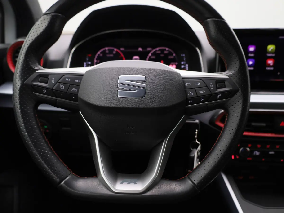 1.0 TSI FR Business Intense | ACHTERUITRIJCAMERA | STOELVERWARMING | APPLE CARPLAY - ANDROID AUTO | CLIMATE CONTROL | TREKHAAK |