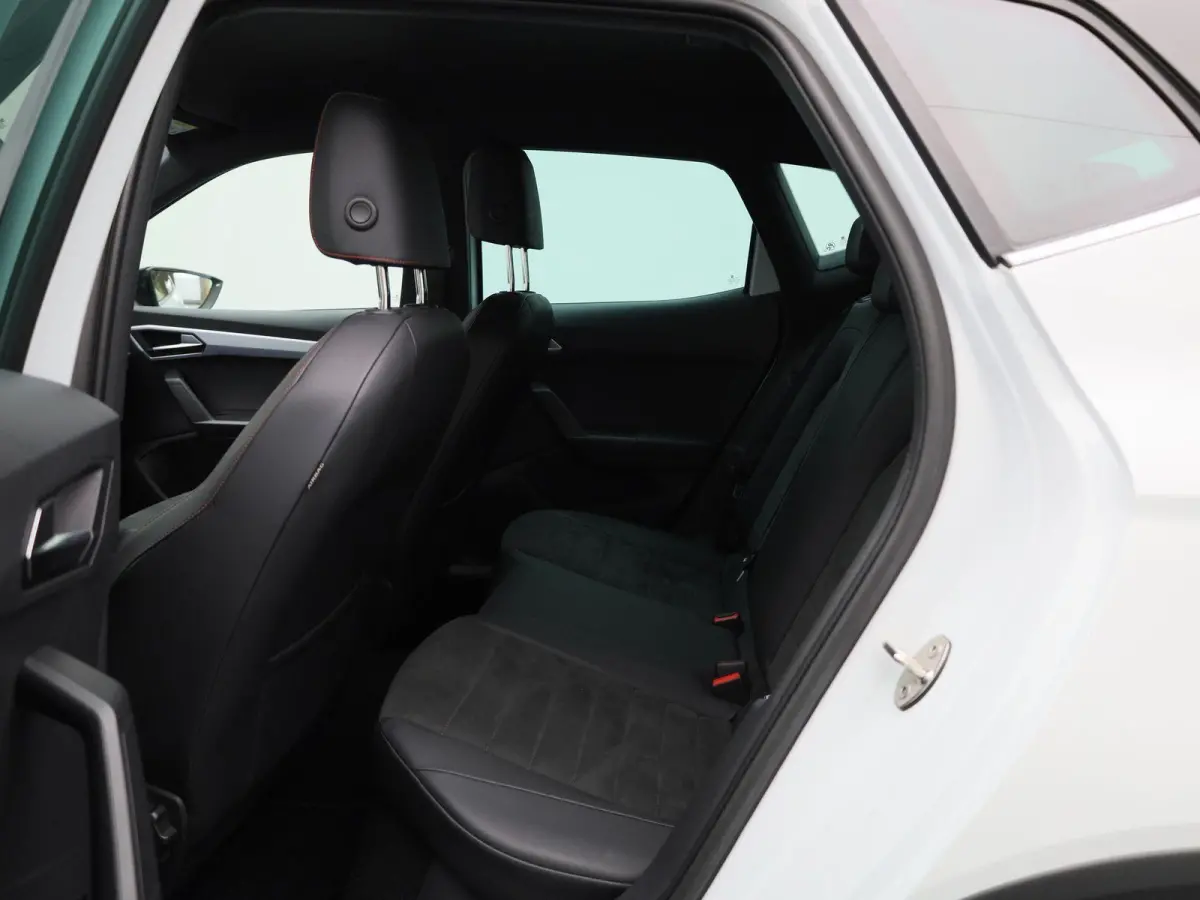 1.0 TSI FR Business Intense | ACHTERUITRIJCAMERA | STOELVERWARMING | APPLE CARPLAY - ANDROID AUTO | CLIMATE CONTROL | TREKHAAK |