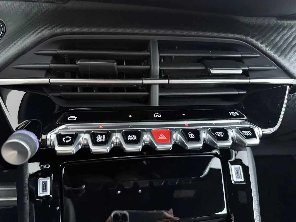 GT | Elektrische parkeerrem | Extra getinte achterste zijruiten en achterruit | Extra getinte achterste zijruiten en achterruit