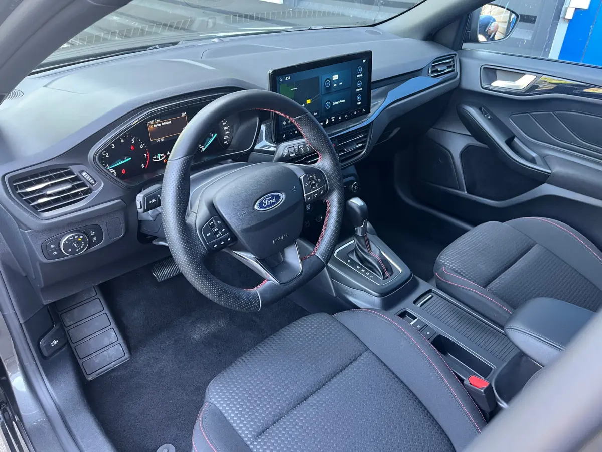 1.0 155PK AUTOMAAT Hybrid ST Line | NAVIGATIE+ APPLE CARPLAY ANDROID AUTO| STOEL, STUUR & VOORRUITVERWARMING| PARKEERSENSOREN V+A| LED KOPLAMPEN| CRUISE CONTROL|