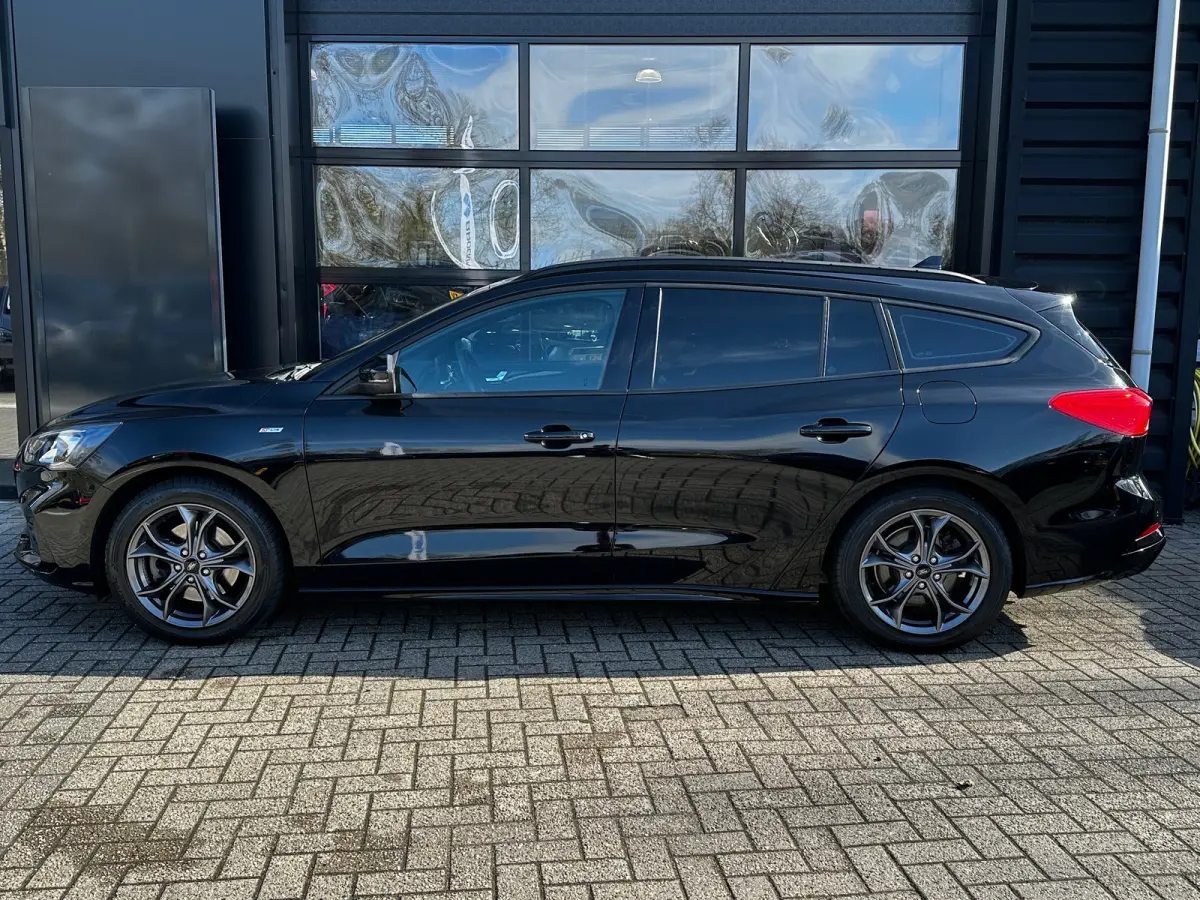 1.0 125 PK ST Line | TREKHAAK| STOEL, STUUR EN VOORRUITVERWARMING| KEYLESS ENTRY & START| CAEMRA + PARKEERSENSOREN| NAVIGATIE + APPLE CARPLAY/ANDROID AUTO| LED|