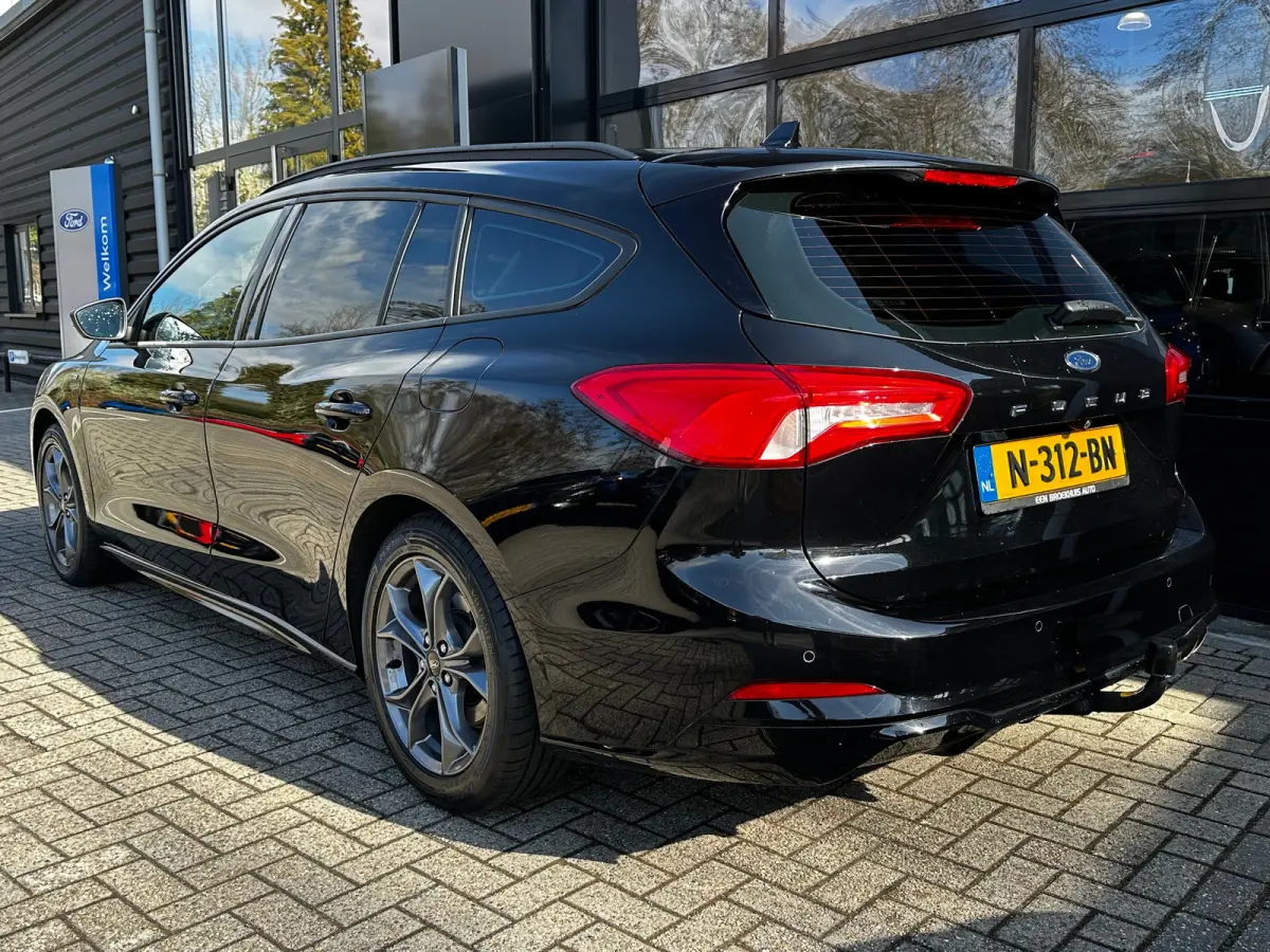 1.0 125 PK ST Line | TREKHAAK| STOEL, STUUR EN VOORRUITVERWARMING| KEYLESS ENTRY & START| CAEMRA + PARKEERSENSOREN| NAVIGATIE + APPLE CARPLAY/ANDROID AUTO| LED|