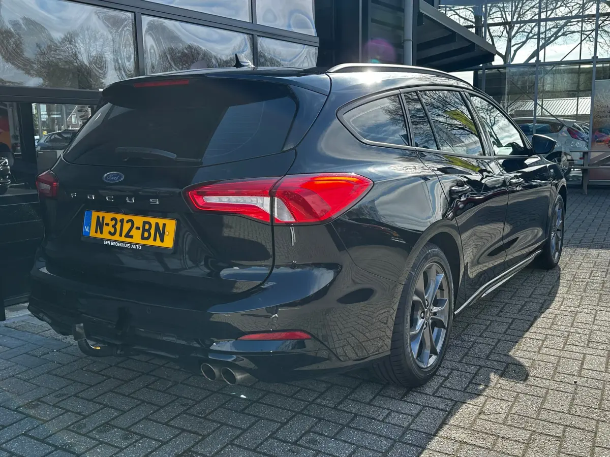 1.0 125 PK ST Line | TREKHAAK| STOEL, STUUR EN VOORRUITVERWARMING| KEYLESS ENTRY & START| CAEMRA + PARKEERSENSOREN| NAVIGATIE + APPLE CARPLAY/ANDROID AUTO| LED|