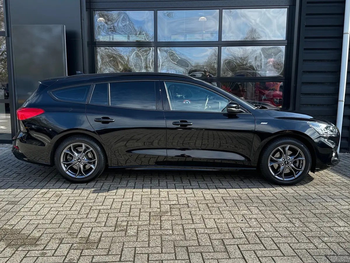 1.0 125 PK ST Line | TREKHAAK| STOEL, STUUR EN VOORRUITVERWARMING| KEYLESS ENTRY & START| CAEMRA + PARKEERSENSOREN| NAVIGATIE + APPLE CARPLAY/ANDROID AUTO| LED|