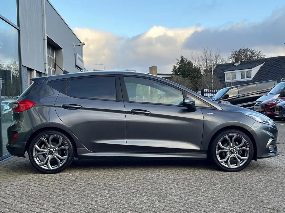 1.0 EcoBoost ST-Line 100PK Cruise Navi Climate Privacy Glass "17 Inch Velgen Full LED *Sportief*
