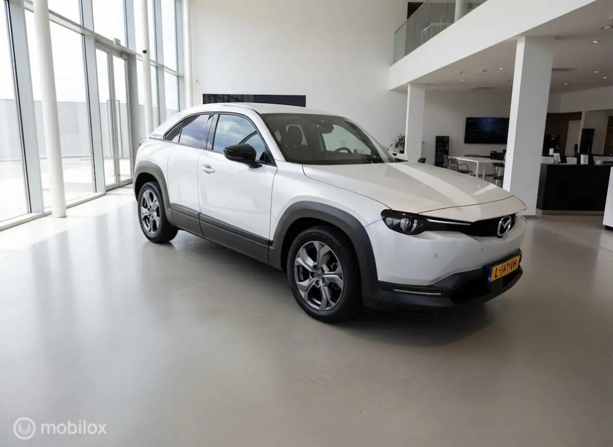 e-SkyActiv 145 Comfort 36 kWh | SOH 94% | CCS | HUD | Camera