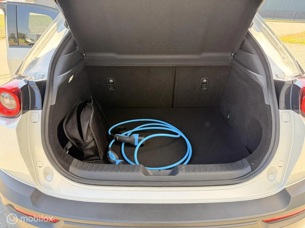 e-SkyActiv 145 Comfort 36 kWh | SOH 94% | CCS | HUD | Camera